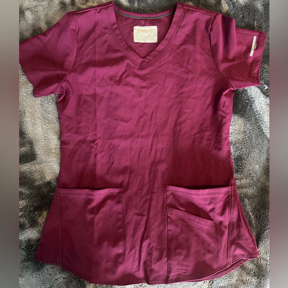 Woman’s V-Neck Scrub Top in Burgundy